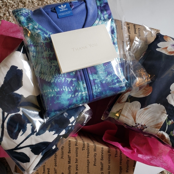 NWT, Pre-loved clothing - Picture 3 of 5